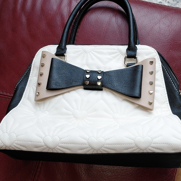 Betsey Johnson Handbags - Betsey Johnson HEART" quilted Black/White Satchel w Studded Bow, Clean Msrp $118